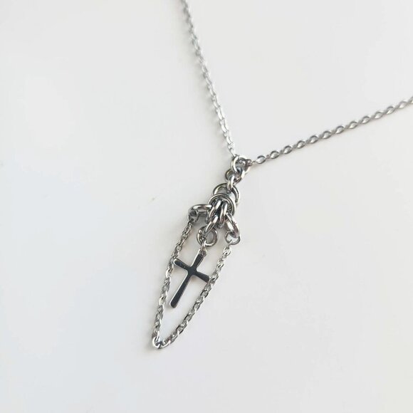 Gothic cross necklace with a small silver chain ✦ medieval chainmaille necklace - Picture 8 of 9